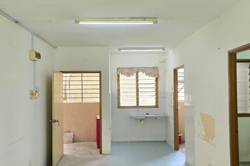 Johan Court Flat @ Alam Perdana