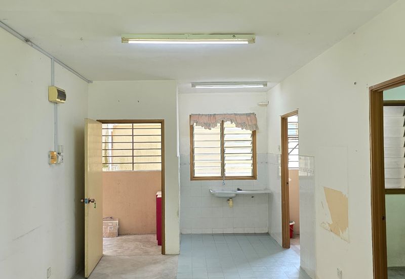 Johan Court Flat @ Alam Perdana