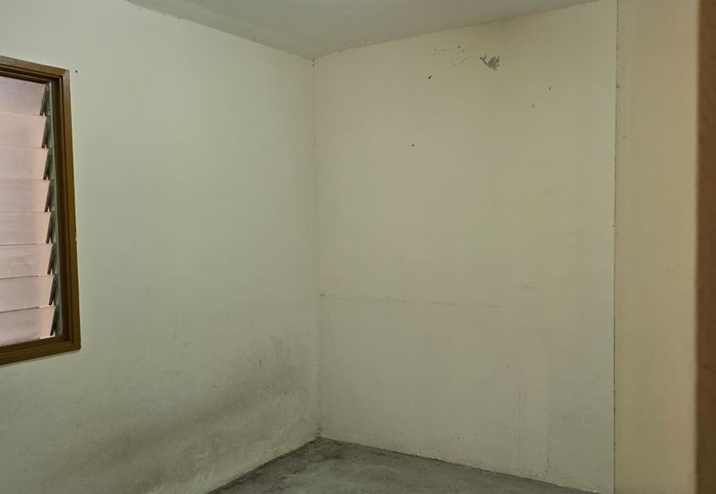 Johan Court Flat @ Alam Perdana