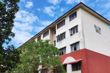 Johan Court Flat @ Alam Perdana