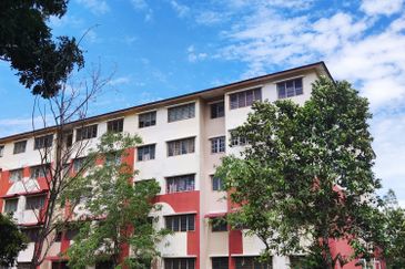 Johan Court Flat @ Alam Perdana