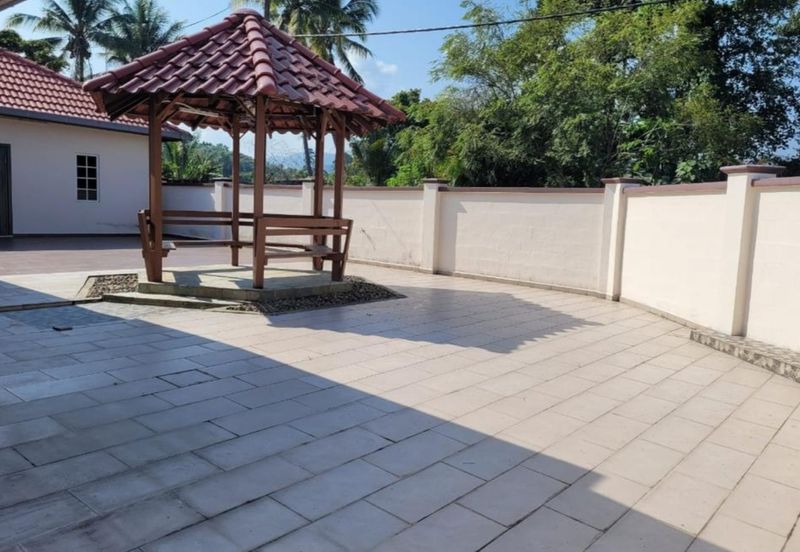 Hulu Yam Baru Taman Desa Kaloi 