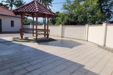 Hulu Yam Baru Taman Desa Kaloi 