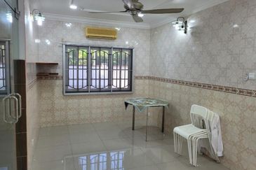 Hulu Yam Baru Taman Desa Kaloi 