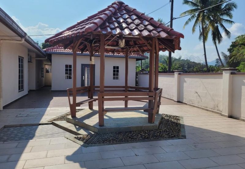 Hulu Yam Baru Taman Desa Kaloi 