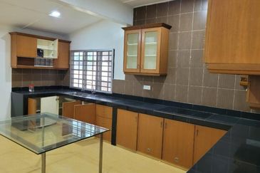 Hulu Yam Baru Taman Desa Kaloi 