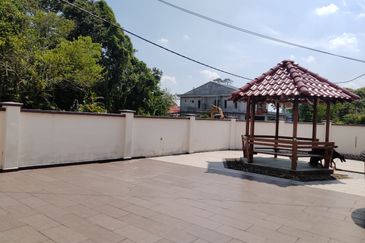 Hulu Yam Baru Taman Desa Kaloi 