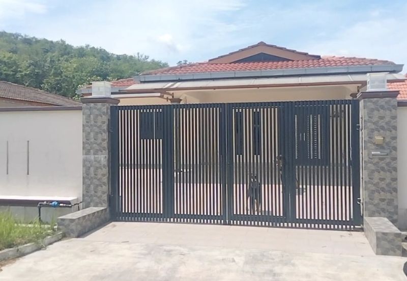 Hulu Yam Baru Taman Desa Kaloi 