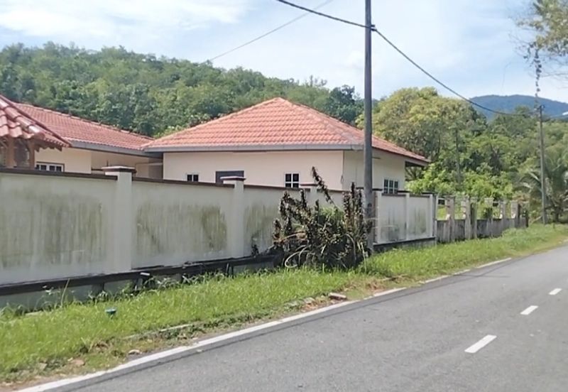 Hulu Yam Baru Taman Desa Kaloi 