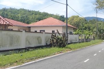 Hulu Yam Baru Taman Desa Kaloi 