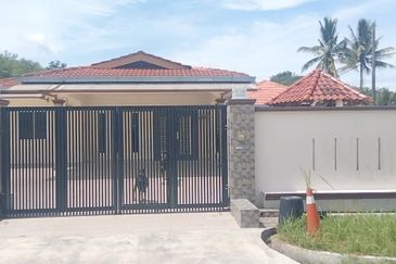 Hulu Yam Baru Taman Desa Kaloi 