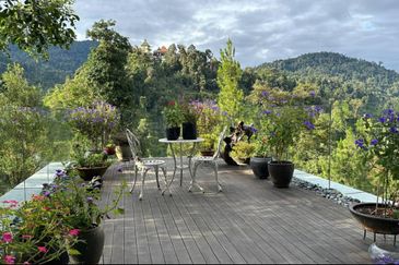 Genting highlights Berjaya Hill Resort bungalow for sale