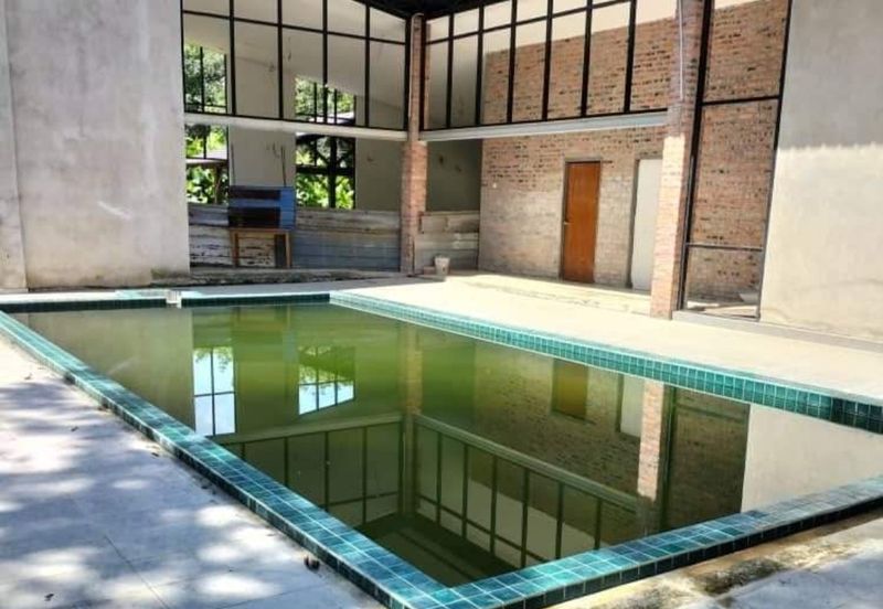 Kerling 1.63 acres Fruit Orchard with holiday bungalows 