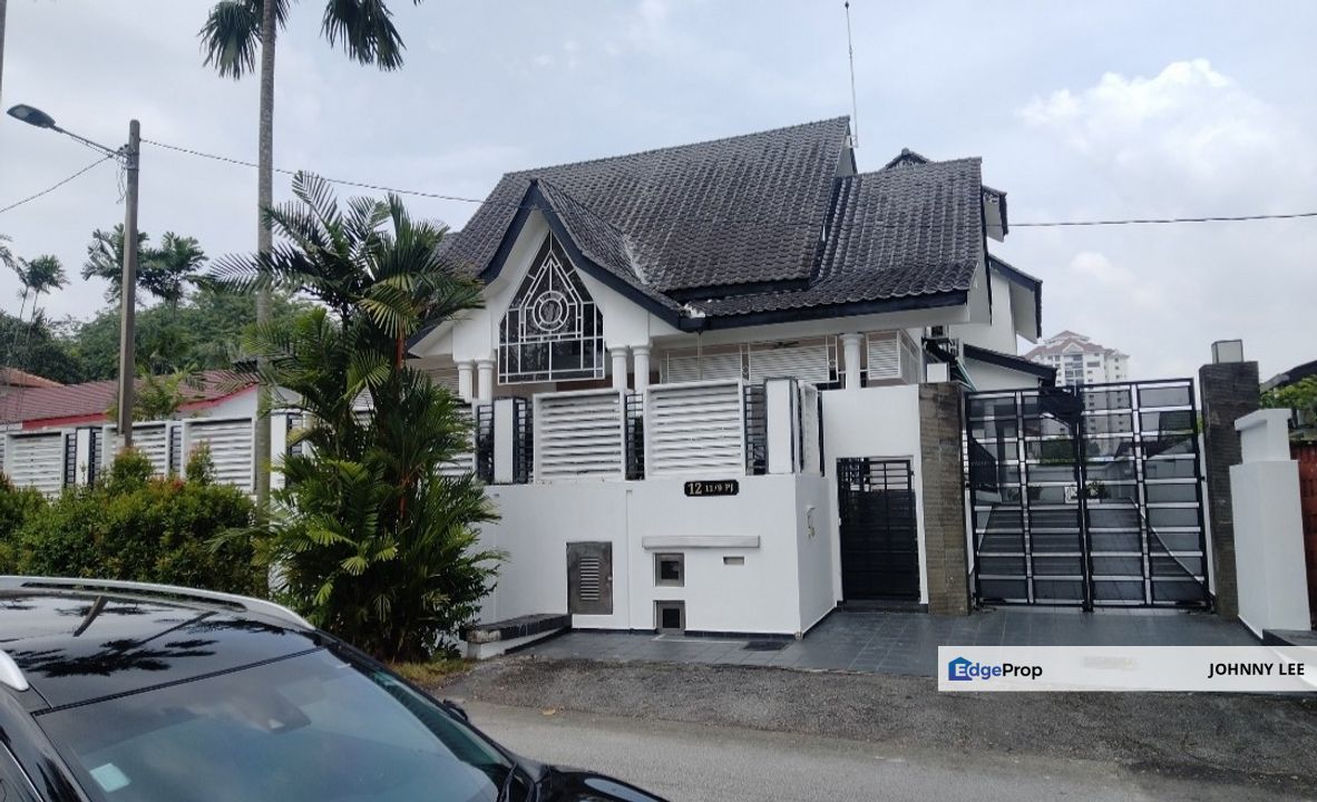 Seksyen 11, Petaling Jaya bungalow with 6 rooms 7 baths for sale for rm2.98 mil, Selangor, Petaling Jaya