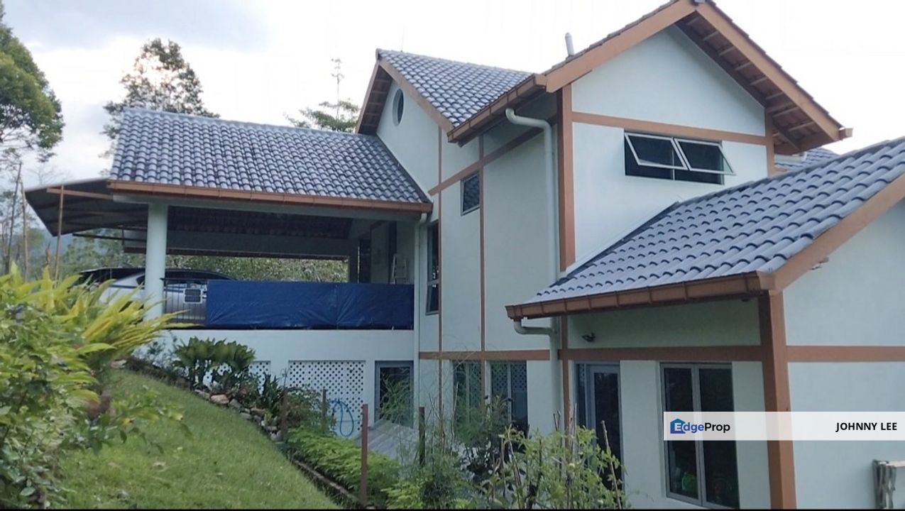 Berjaya Hills holiday bungalow with spectacular views of the French Village Colmar Tropicale and golf course , Pahang, Bentong