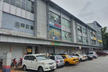 B3 Commerz Square Shop Office