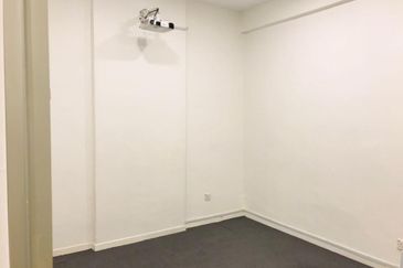 Queen's avenue Cheras Shop Office