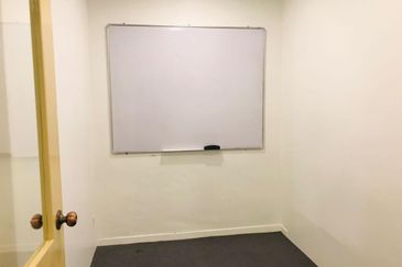 Queen's avenue Cheras Shop Office