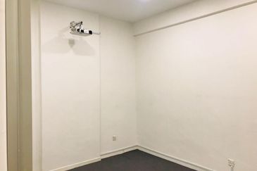 Queen's avenue Cheras Shop Office