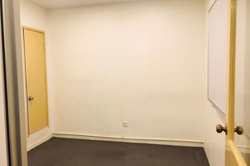 Queen's avenue Cheras Shop Office