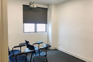 Queen's avenue Cheras Shop Office