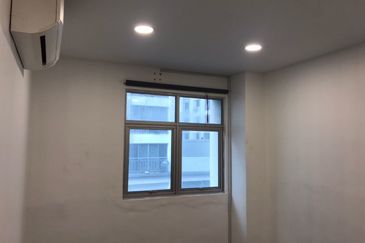 Queen's avenue Cheras Shop Office