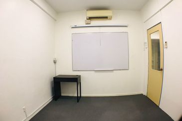 Queen's avenue Cheras Shop Office