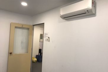 Queen's avenue Cheras Shop Office