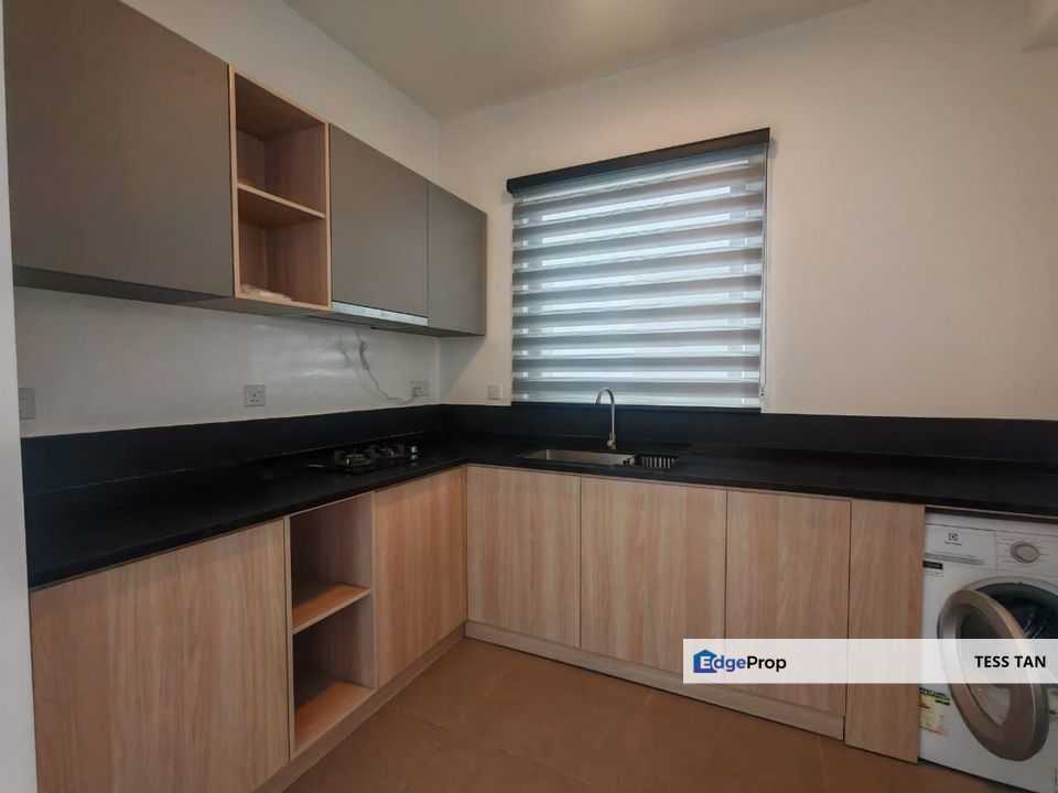 Suite Enesta Kepong 100m to MRT Jinjang , Kuala Lumpur, Kepong