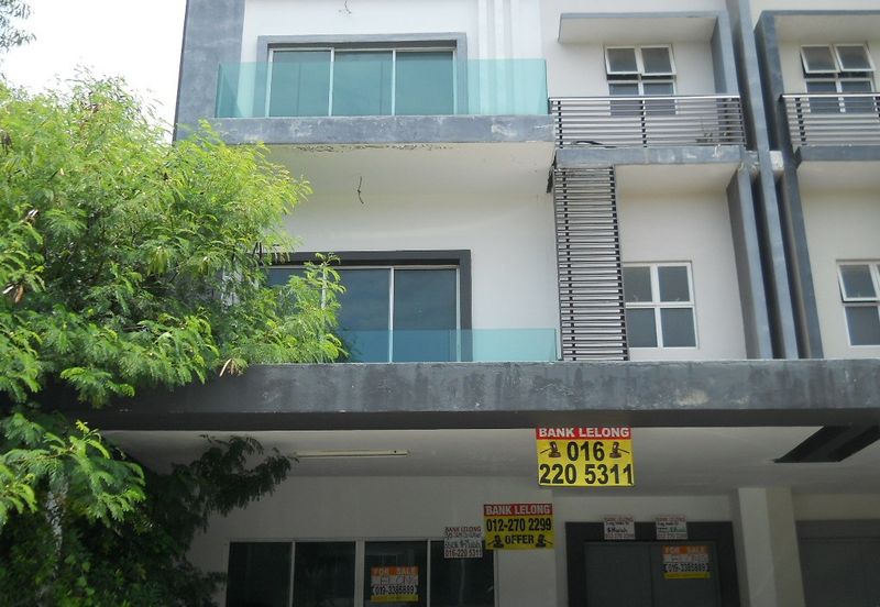 Taman Baiduri, Dengkil