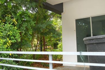 Taman Baiduri, Dengkil