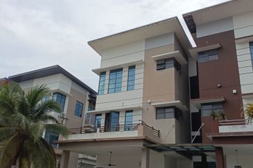Jelutong Heights