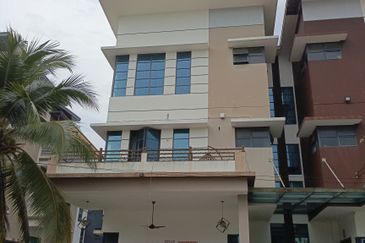 Jelutong Heights
