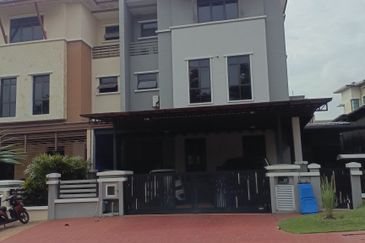 Jelutong Heights