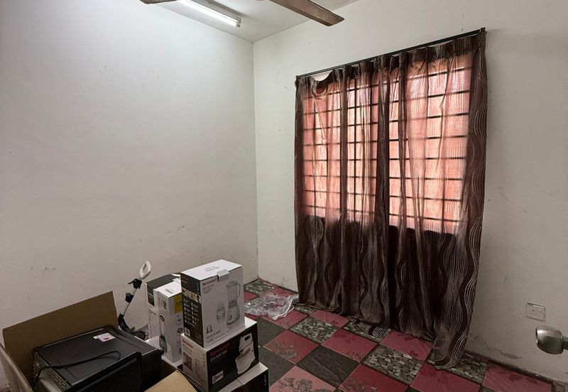 BANDAR SATELITE MUADZAM SHAH