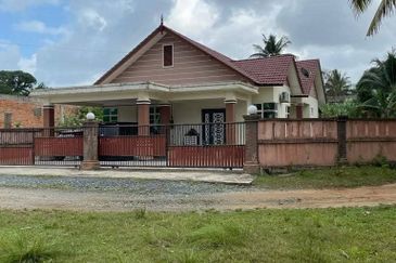 BUNGALOW KAMPUNG TEMBING TEMBAH PAKA TERENGGANU 