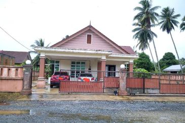 BUNGALOW KAMPUNG TEMBING TEMBAH PAKA TERENGGANU 