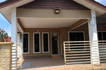 Semi-D Tebing Tembah Paka 