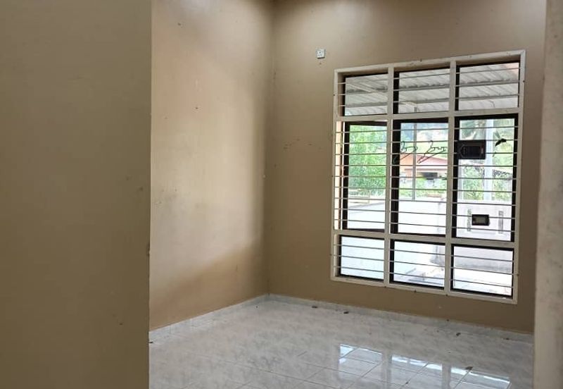 Semi-D Tebing Tembah Paka 