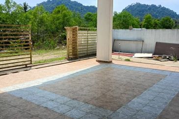 Semi-D Tebing Tembah Paka 