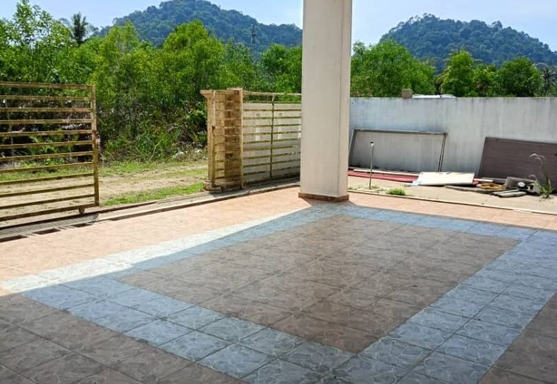 Semi-D Tebing Tembah Paka 