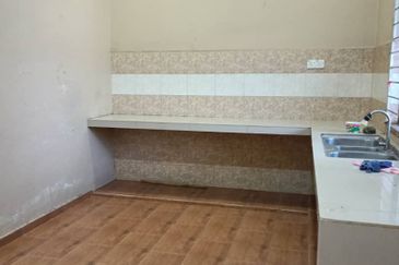 Semi-D Tebing Tembah Paka 