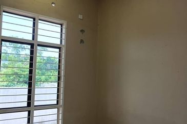 Semi-D Tebing Tembah Paka 