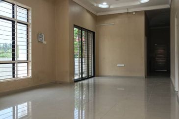 Semi-D Tebing Tembah Paka 