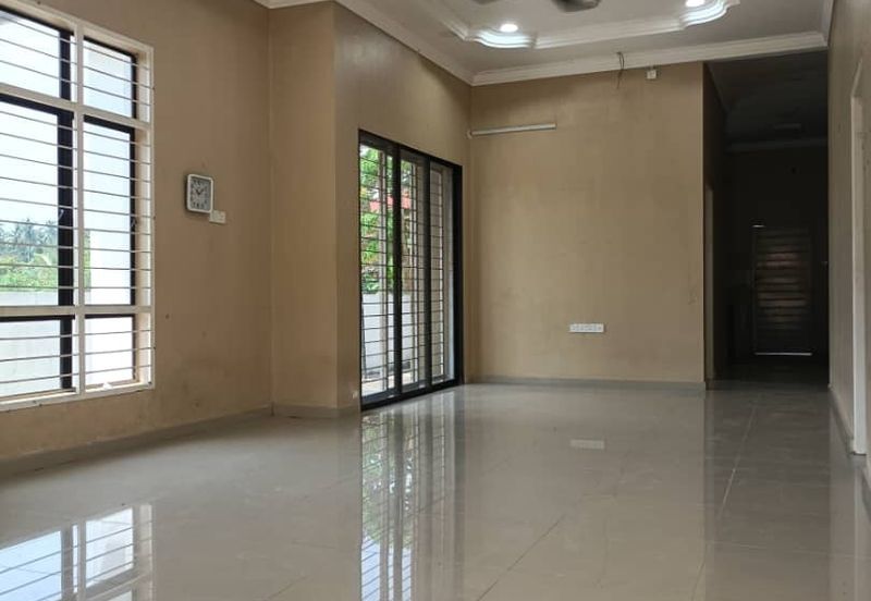 Semi-D Tebing Tembah Paka 