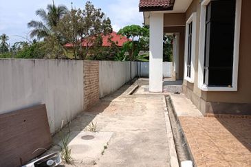 Semi-D Tebing Tembah Paka 