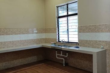 Semi-D Tebing Tembah Paka 