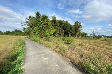 TANAH LOT DI KG BIAH, PEROL KOTA BHARU