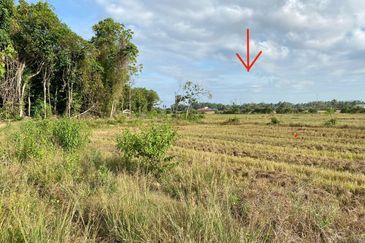 TANAH LOT DI KG BIAH, PEROL KOTA BHARU