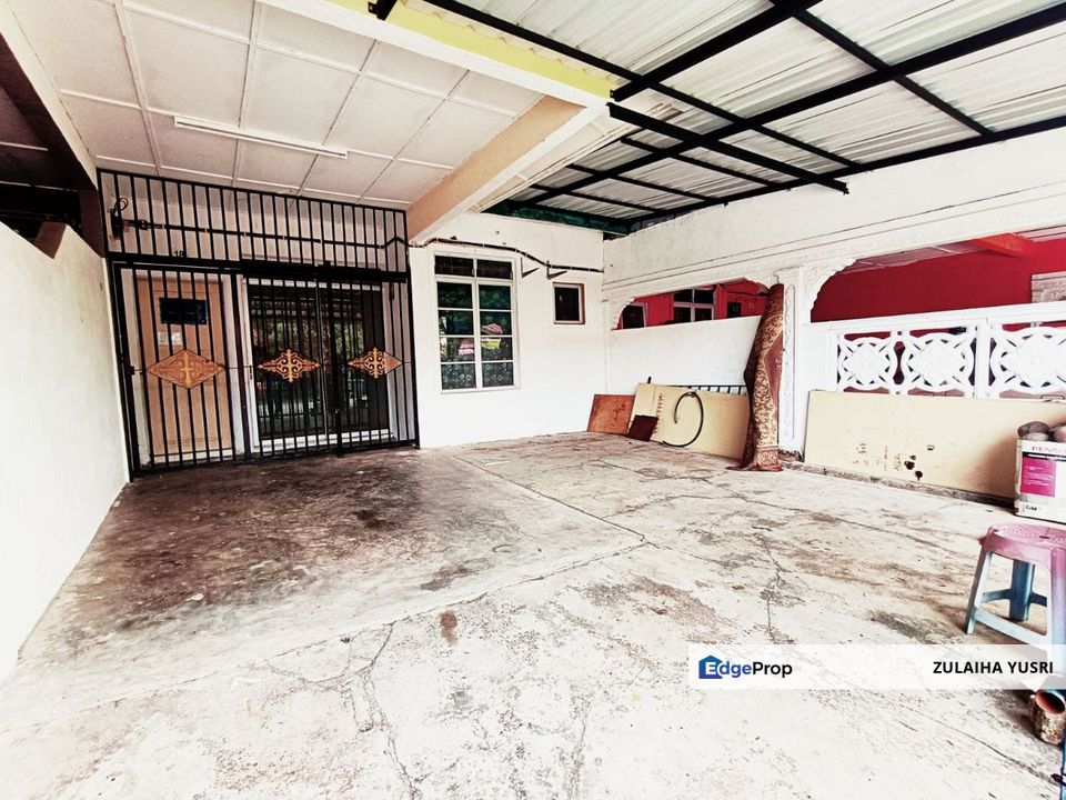 Taman Mahkota Aman Batu 11 Kuantan , Pahang, Kuantan